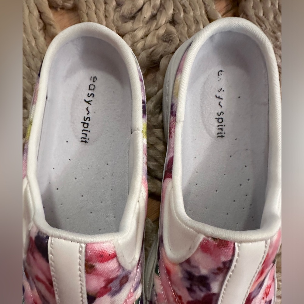 Women's Easy Spirit, Traveltime525 Clog Natural Floral Fabric Leather - Picture 2 of 6
